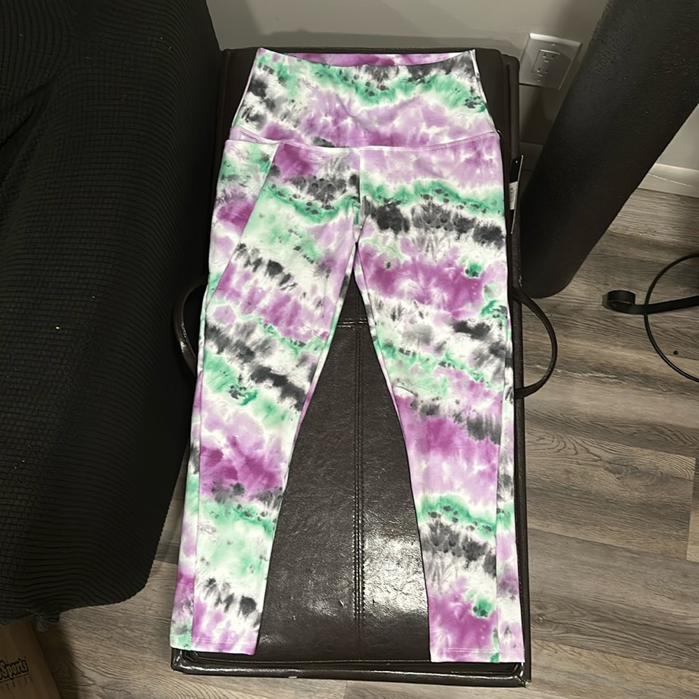 Tie die yoga pants. Seamless around waist. NEW.